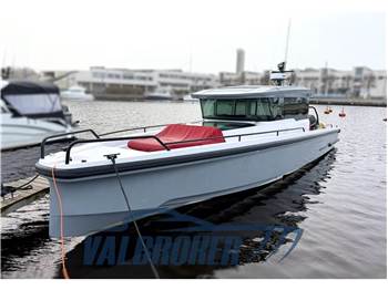 Axopar 37 XC Cross Cabin