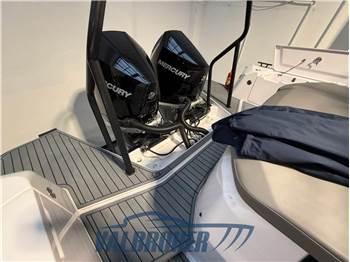 Axopar 37 XC Cross Cabin