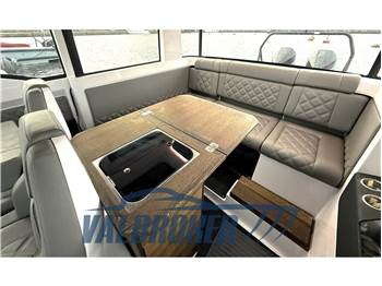 Axopar 37 XC Cross Cabin