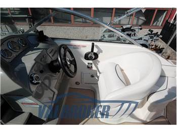 Sea Ray 255 DA Sundancer