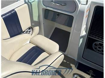 Chris Craft CORSAIR 25
