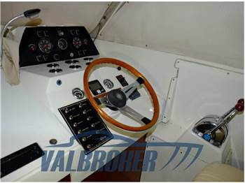 Fjord 32 cabin