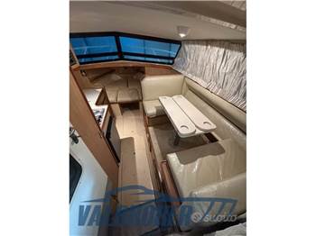 Bertram Yacht 28 Fly
