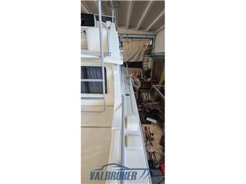 Bertram Yacht 28 Fly