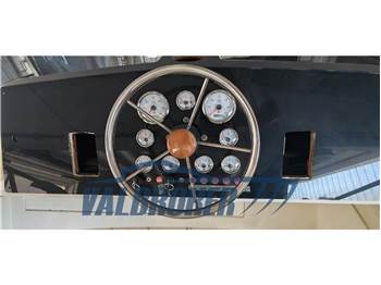 Bertram Yacht 28 Fly