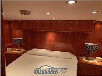 Hatteras 70' Convertible