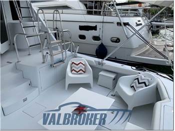 Hatteras 70' Convertible