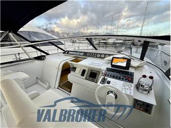 Pershing 40