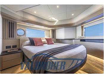 Absolute Navetta 53