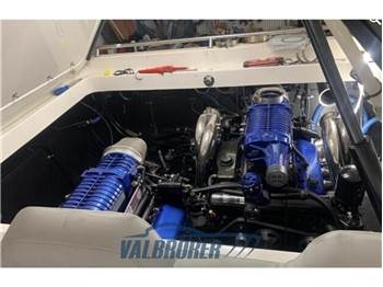 Fountain 38 LIGHTNING