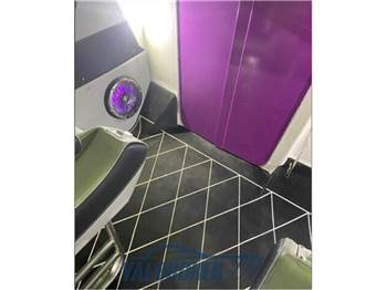 Fountain 38 LIGHTNING