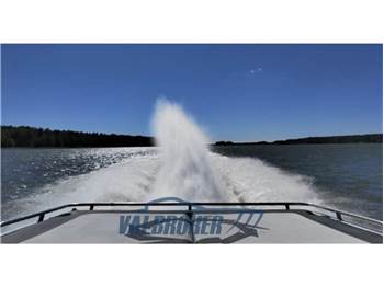 Fountain 38 LIGHTNING