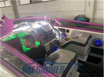 Fountain 38 LIGHTNING