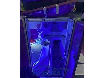 Fountain 38 LIGHTNING