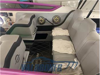 Fountain 38 LIGHTNING