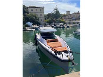 Axopar 37 XC Cross Cabin