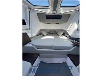 Axopar 37 XC Cross Cabin