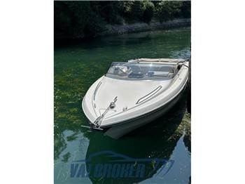 Ilver 25 Nyuma