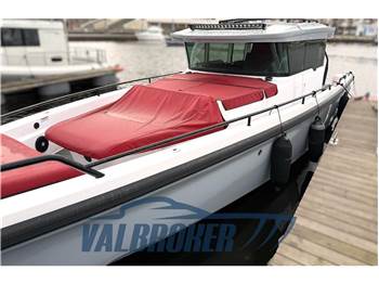 Axopar 37 XC Cross Cabin