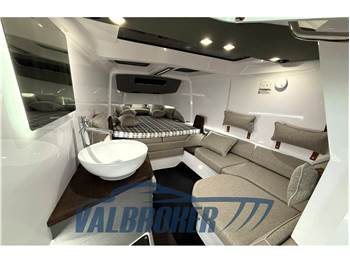 Axopar 37 XC Cross Cabin