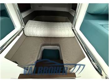 Axopar 37 XC Cross Cabin