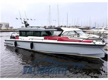 Axopar 37 XC Cross Cabin