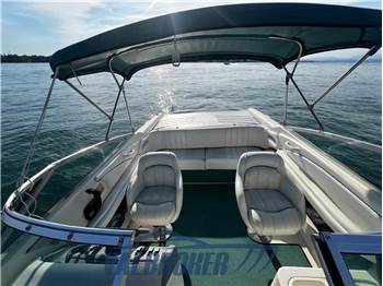 Sea Ray 220 Overnighter