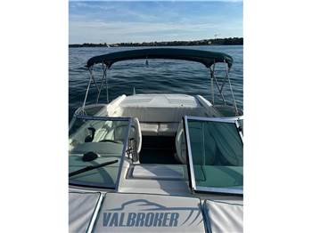 Sea Ray 220 Overnighter