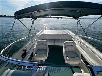 Sea Ray 220 Overnighter