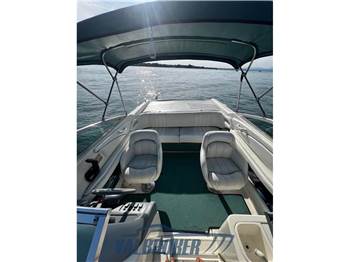 Sea Ray 220 Overnighter
