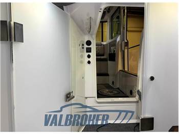 Axopar 37 XC Cross Cabin Brabus Line