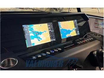 Axopar 37 XC Cross Cabin Brabus Line