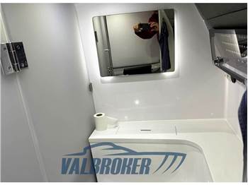 Axopar 37 XC Cross Cabin Brabus Line