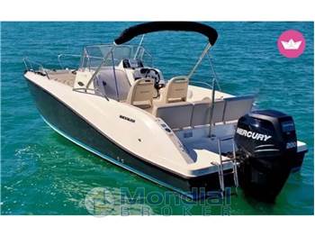 Quicksilver Activ 675 Sundeck