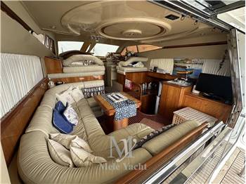 Ferretti Yachts 430