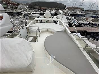 Ferretti Yachts 430