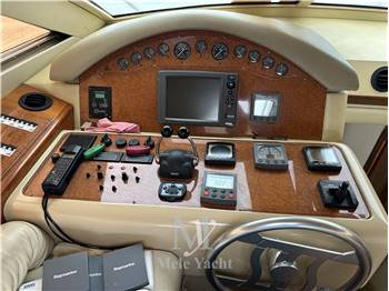 Ferretti Yachts 430