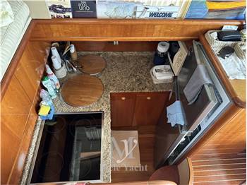 Ferretti Yachts 430