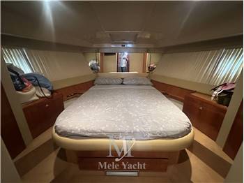 Ferretti Yachts 430