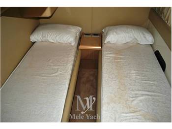 Ferretti Yachts 460
