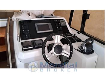 Jeanneau Leader 36 HT Natante