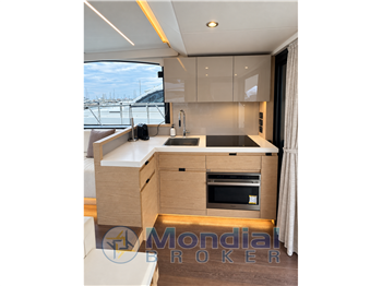 BENETEAU MONTECARLO 52 FLY