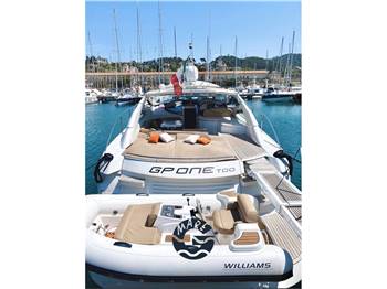Pershing 52