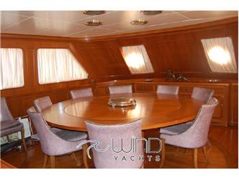 Hall russell & co Navetta dislocante