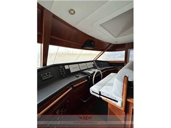 FERRETTI CUSTOM LINE Navetta 27