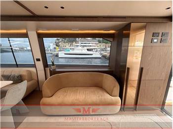 Azimut 72 fly