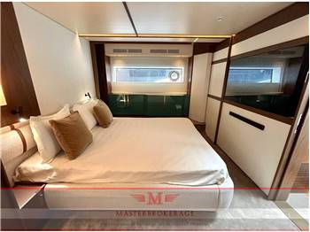 Azimut 72 fly