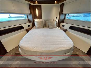 Azimut 72 fly