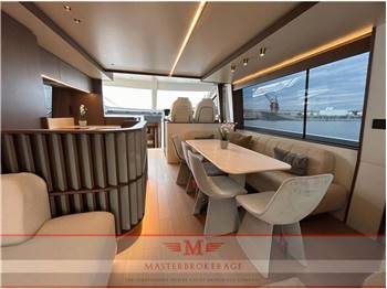 Azimut 72 fly