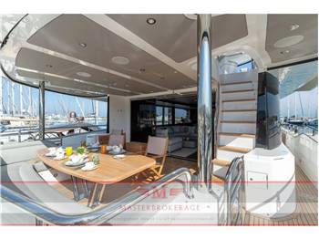 Sunseeker 95 yacht